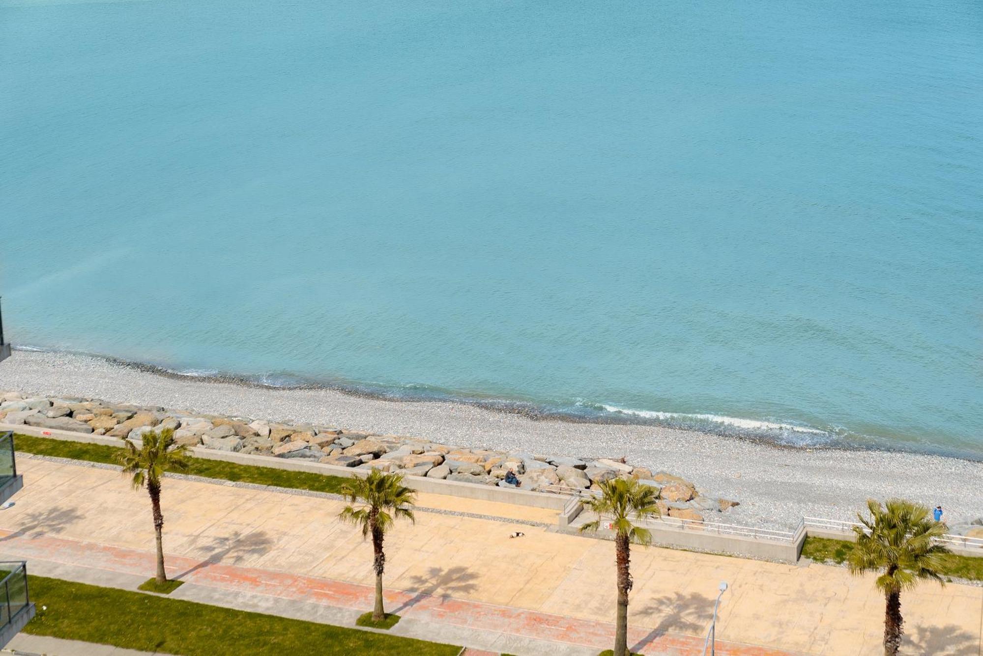 G-Point New Beach Batoemi Buitenkant foto