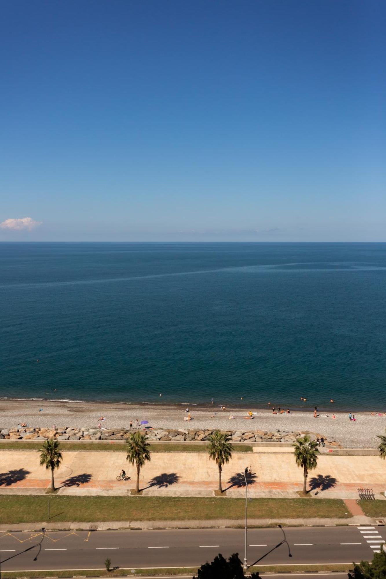 G-Point New Beach Batoemi Buitenkant foto